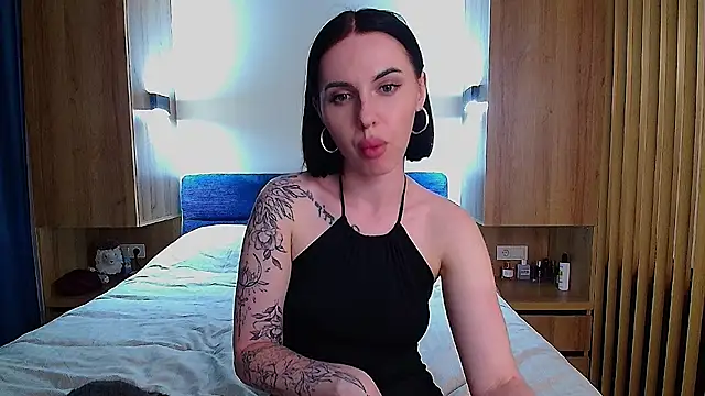 Snapshot of Sour_Berry_ chatting on 05/14/26, 04:26 Sour Berry online show from 05/14/26, 04:26