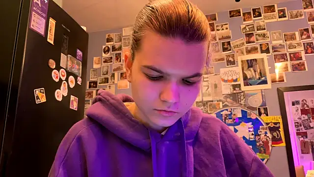 Snapshot of DarylLarrow chatting on 04/03/26, 05:19 DarylLarrow online show from 04/03/26, 05:19