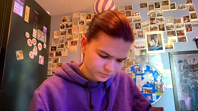 Snapshot of DarylLarrow chatting on 04/10/26, 04:08 DarylLarrow online show from 04/10/26, 04:08