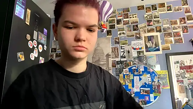 Snapshot of DarylLarrow chatting on 04/14/26, 09:25 DarylLarrow online show from 04/14/26, 09:25