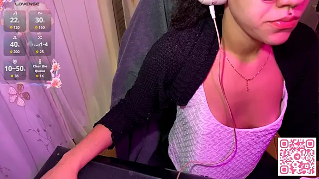 petitecurlybrunette online show from 05/23/26, 11:26