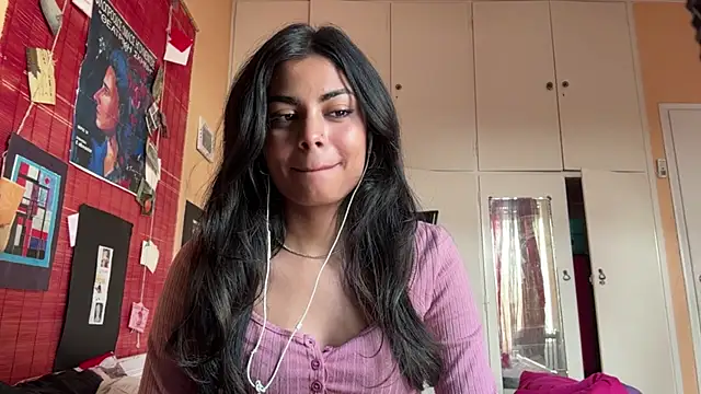 JenniRoutt online show from 04/15/26, 12:42