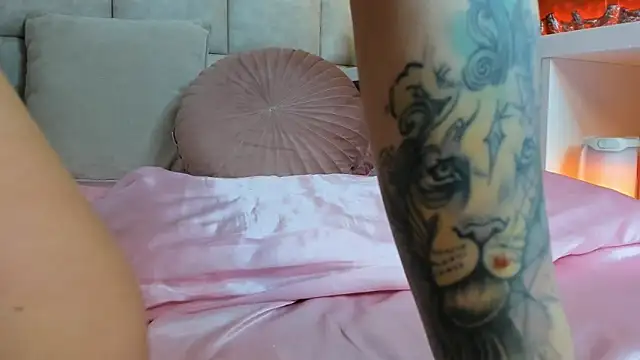 str4wberrysugar  online show from 04/05/26, 07:37