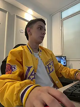 Liam Fiire online show from 04/17/26, 03:37