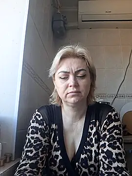 SylvieGold453 online show from 05/05/26, 07:33