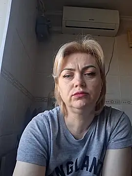 SylvieGold453 online show from 05/04/26, 10:29