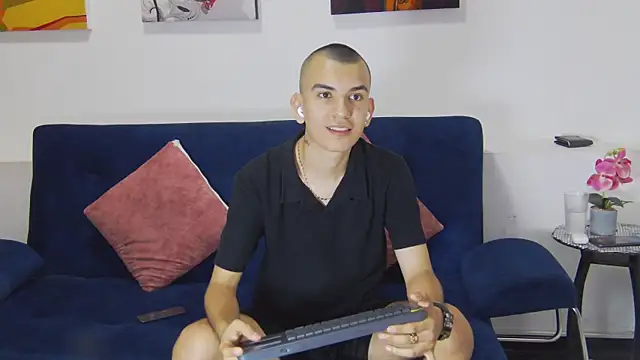 Rowan Cley online show from 04/08/26, 07:48