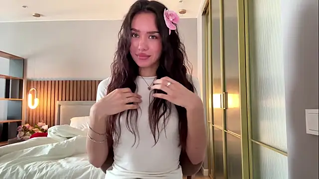 Snapshot of MinnaWatwood chatting on 04/14/26, 06:07 MinnaWatwood online show from 04/14/26, 06:07