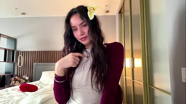 Snapshot of MinnaWatwood chatting on 04/13/26, 06:06 MinnaWatwood online show from 04/13/26, 06:06