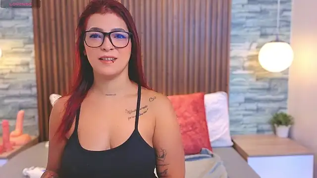 Snapshot of Mia_milf_x chatting on 07/08/26, 11:22 Mia milf x online show from 07/08/26, 11:22