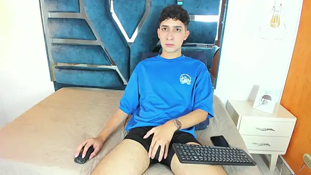 Alantaylorr  online show from 05/23/26, 03:33