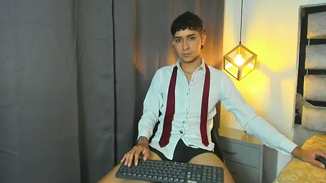 Alantaylorr  online show from 07/04/26, 05:58