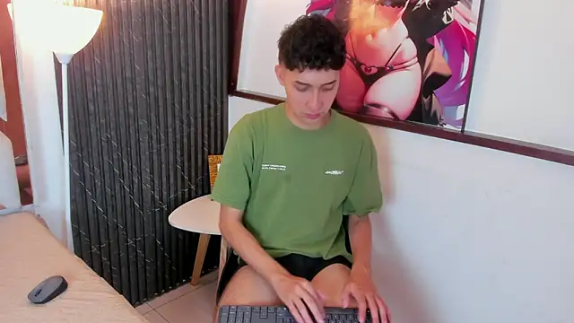 Snapshot of Alantaylorr_ chatting on 04/07/26, 06:54 Alantaylorr online show from 04/07/26, 06:54