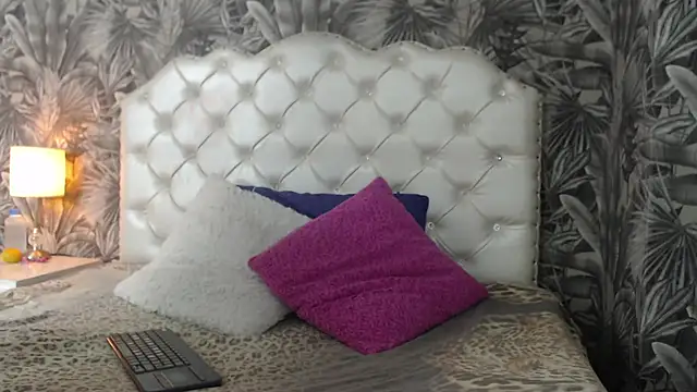 ViviJones online show from 06/12/26, 07:33