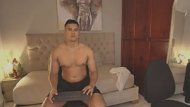 Maxi and Ares online show from 05/26/26, 07:01