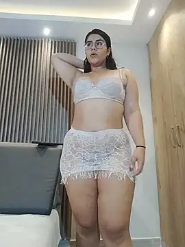 Snapshot of sofie_cutess chatting on 06/25/26, 03:37 sofie cutess online show from 06/25/26, 03:37