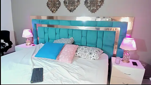 SarahLarsson online show from 05/28/26, 04:09