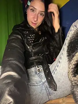 lhiamfitt10 online show from 04/11/26, 04:31