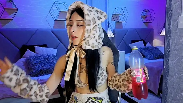 lhiamfitt10 online show from 04/11/26, 08:01