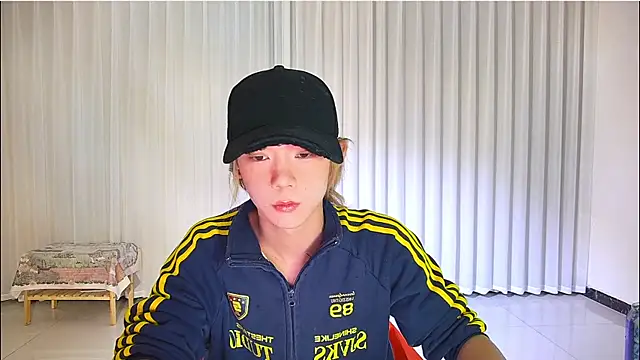 Snapshot of wumei-001 chatting on 04/08/26, 10:39 wumei-001 online show from 04/08/26, 10:39