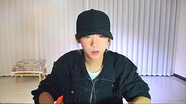 Snapshot of wumei-001 chatting on 04/11/26, 10:41 wumei-001 online show from 04/11/26, 10:41