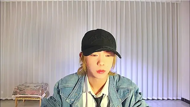 Snapshot of wumei-001 chatting on 04/10/26, 02:07 wumei-001 online show from 04/10/26, 02:07