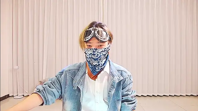 Snapshot of wumei-001 chatting on 04/01/26, 12:50 wumei-001 online show from 04/01/26, 12:50