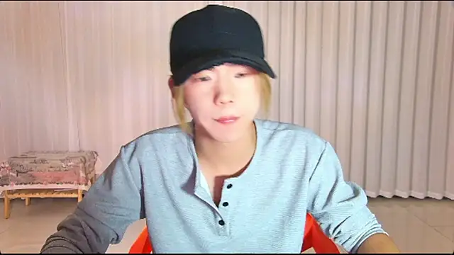 Snapshot of wumei-001 chatting on 04/12/26, 12:41 wumei-001 online show from 04/12/26, 12:41