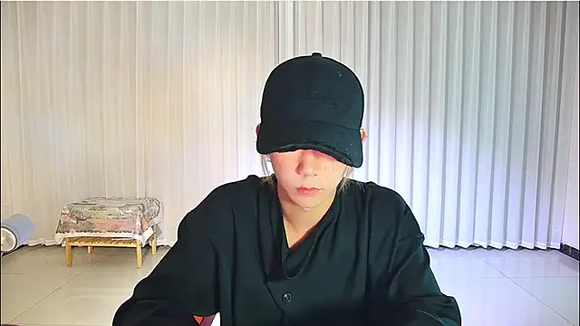 Snapshot of wumei-001 chatting on 04/09/26, 06:19 wumei-001 online show from 04/09/26, 06:19