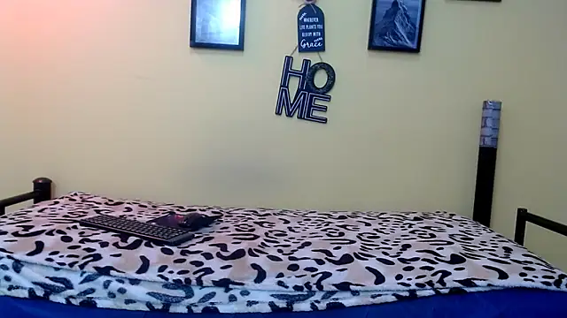 Snapshot of 18dulcegatita chatting on 04/14/26, 07:30 18dulcegatita online show from 04/14/26, 07:30