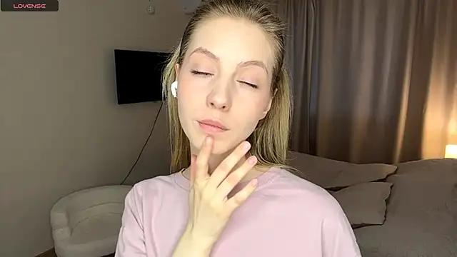 SofiaVelour online show from 04/02/26, 01:18