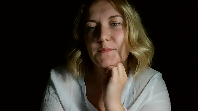 TinaKittyX online show from 05/08/26, 08:34