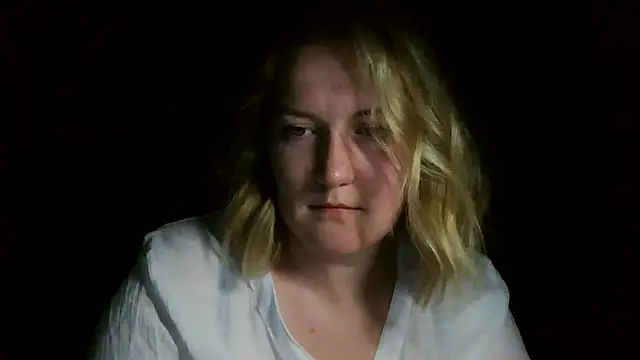 TinaKittyX online show from 05/17/26, 08:42