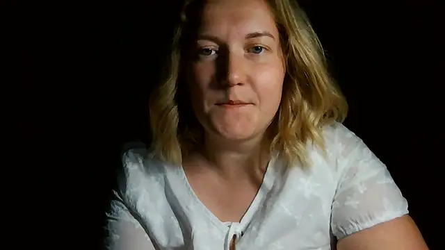 TinaKittyX online show from 05/31/26, 09:04