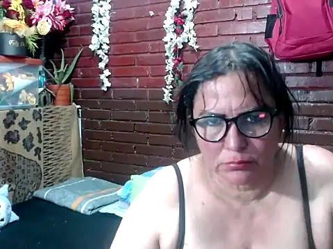 Snapshot of kristalmarelyn chatting on 04/14/26, 05:23 kristalmarelyn online show from 04/14/26, 05:23