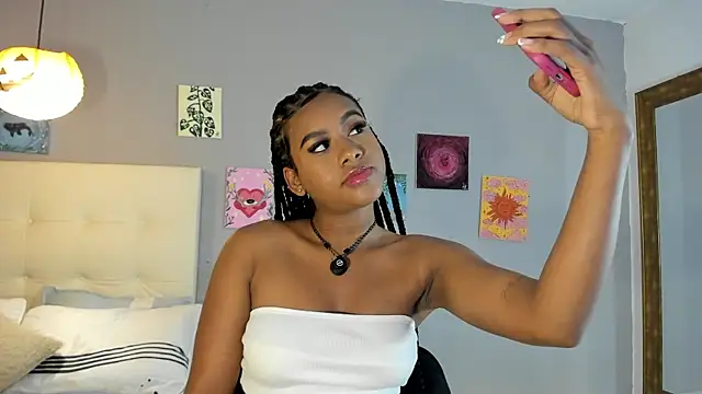 Melaniaa Roussee online show from 06/25/26, 07:30