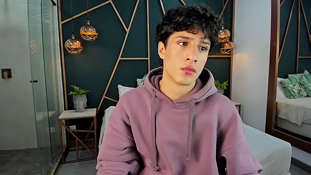 Snapshot of oliver_laurent chatting on 04/08/26, 01:12 oliver laurent online show from 04/08/26, 01:12