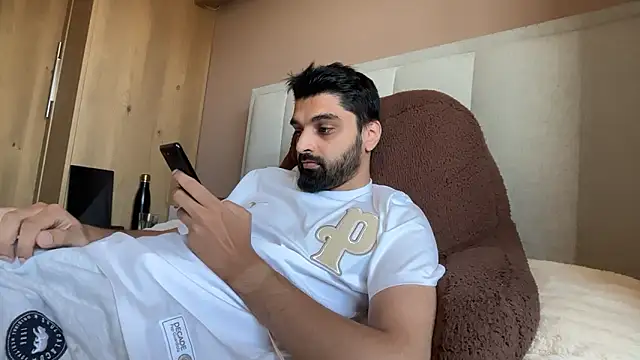 Snapshot of priyxh chatting on 05/24/26, 01:44 priyxh online show from 05/24/26, 01:44