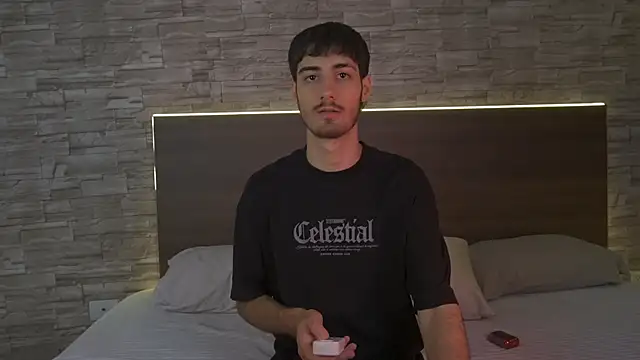 Snapshot of Enzo_Crown chatting on 04/04/26, 06:58 Enzo Crown online show from 04/04/26, 06:58