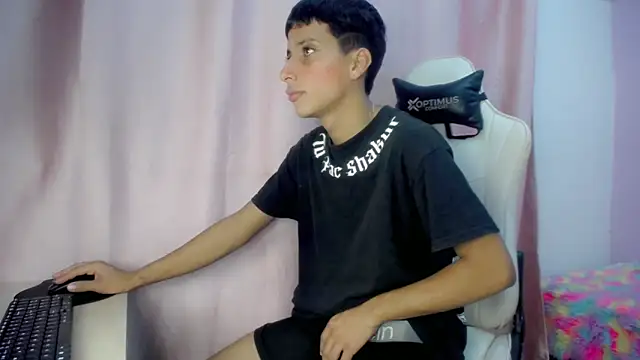 Snapshot of Yei_lee_ chatting on 04/04/26, 08:48 Yei lee online show from 04/04/26, 08:48