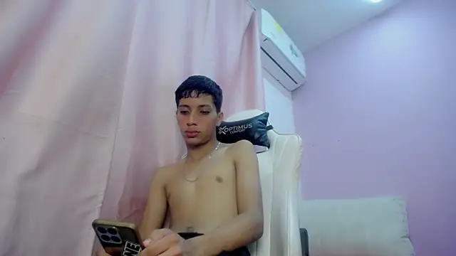 Snapshot of Yei_lee_ chatting on 04/09/26, 08:37 Yei lee online show from 04/09/26, 08:37