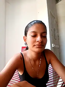 Snapshot of Lyra_Siren chatting on 04/19/26, 04:41 Lyra Siren online show from 04/19/26, 04:41