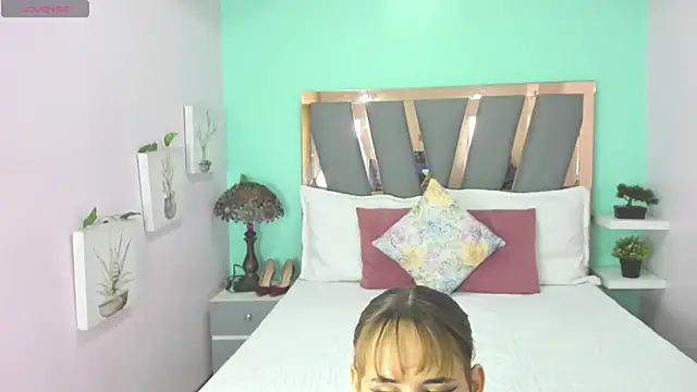 Alina Valmont online show from 05/17/26, 02:39