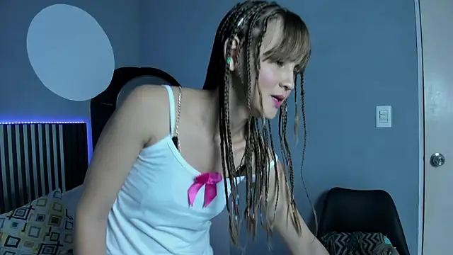 Snapshot of Alina_Valmont chatting on 04/01/26, 07:22 Alina Valmont online show from 04/01/26, 07:22