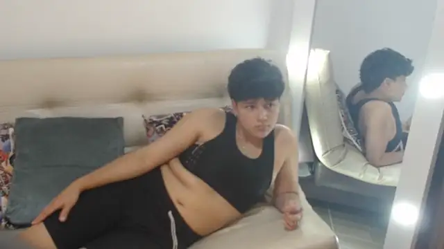 Snapshot of BlakeTaylor21 chatting on 04/14/26, 06:13 BlakeTaylor21 online show from 04/14/26, 06:13