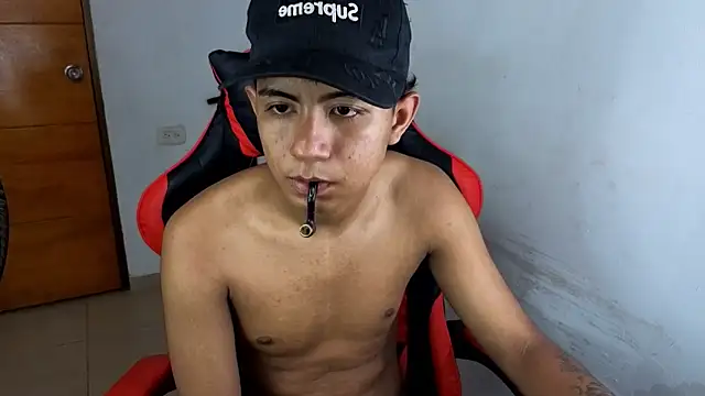 Snapshot of darknigthx chatting on 04/06/26, 03:35 darknigthx online show from 04/06/26, 03:35