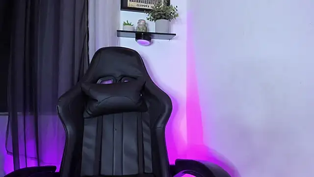 Red DollX online show from 04/14/26, 01:43