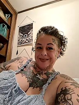 Snapshot of Kitty_bang chatting on 04/18/26, 02:47 Kitty bang online show from 04/18/26, 02:47