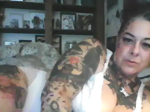 Snapshot of Kitty_bang chatting on 04/23/26, 08:32 Kitty bang online show from 04/23/26, 08:32