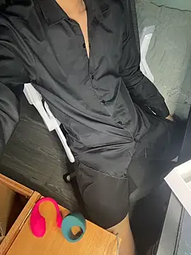 tuanhip online show from 05/10/26, 01:53